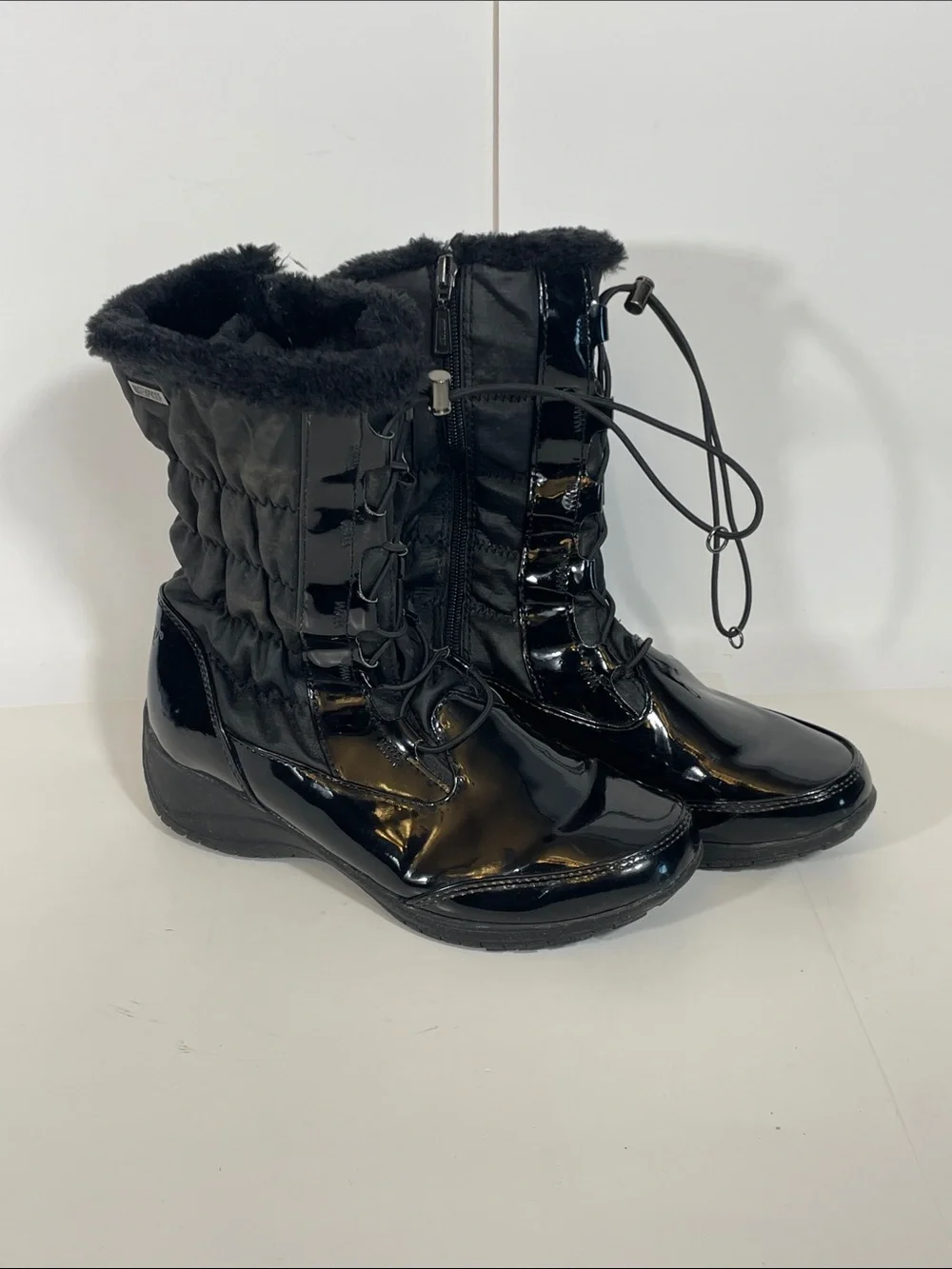 Khombu Black Faux Fur Lined Winter Boots Patent Toe Lace Up Women's Size 8 M